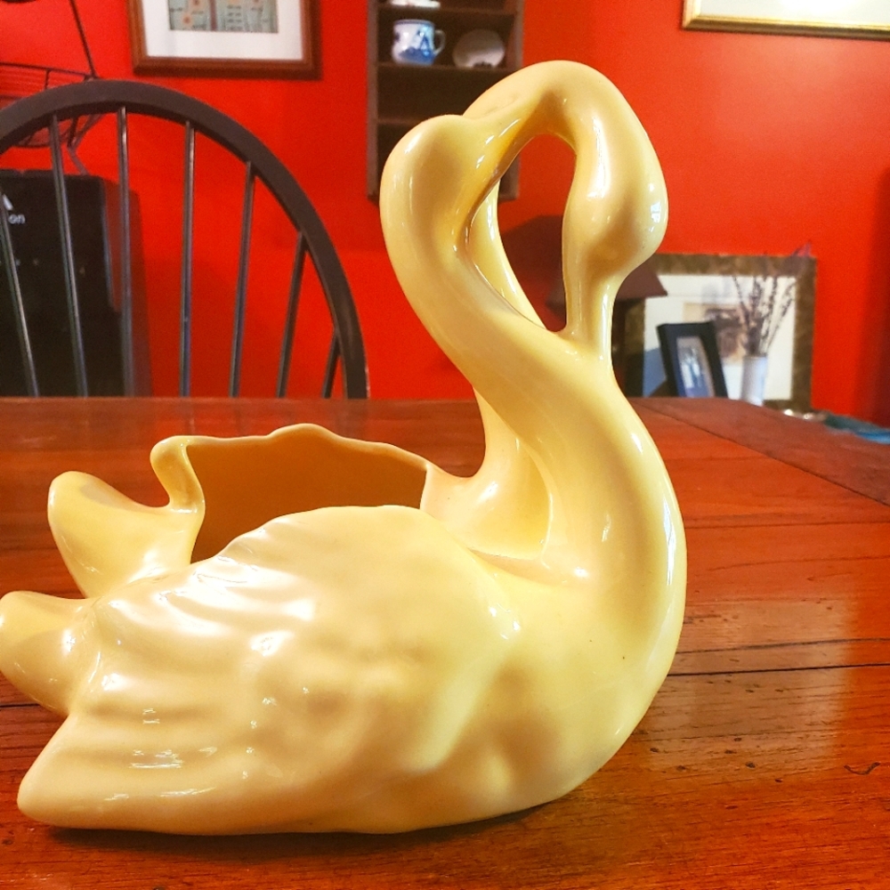 Ceramic double swan planter